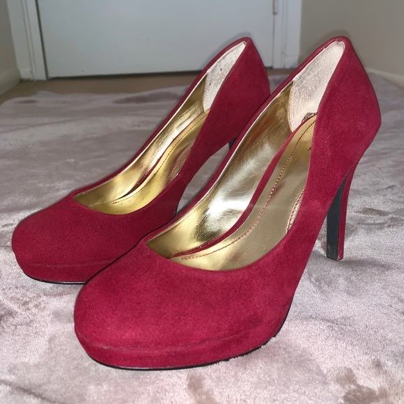 Red Heels - Picture 3 of 5